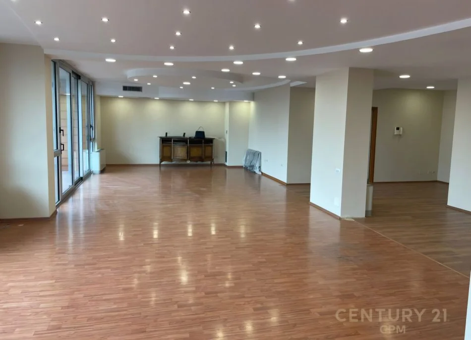 Tirane, jepet me qera zyre Kati 4, 198 m² 3.500 € (Rruga e Elbasanit)