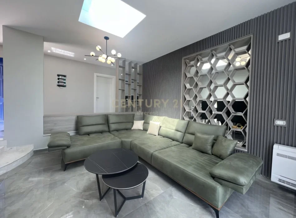 Tirane, jepet me qera apartament duplex 3+1 Kati 2, 300 m² 2.000 € (Kodra e Diellit Residence 2)