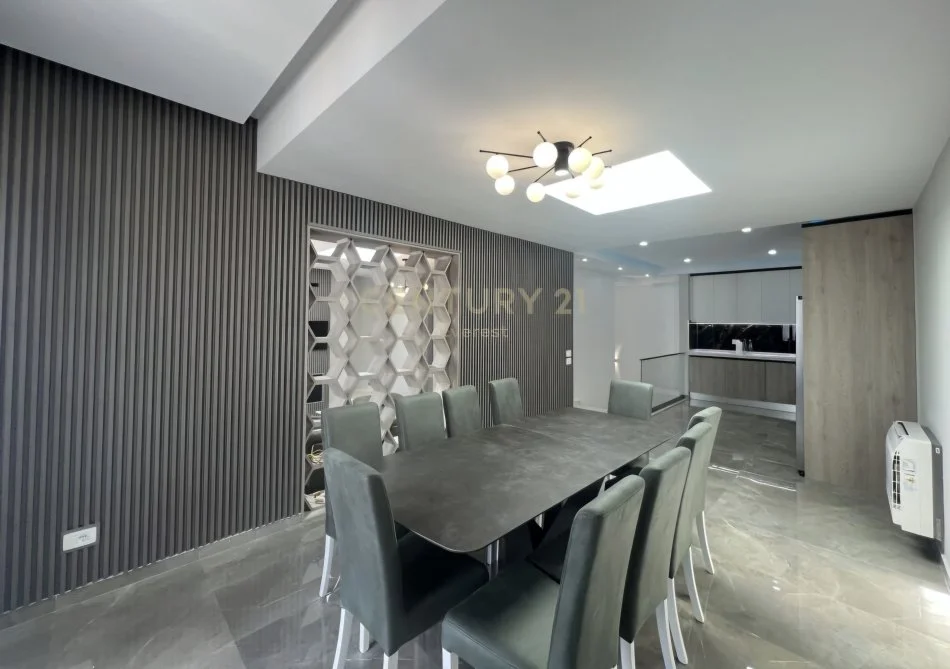 Tirane, jepet me qera apartament duplex 3+1 Kati 2, 300 m² 2.000 € (Kodra e Diellit Residence 2)