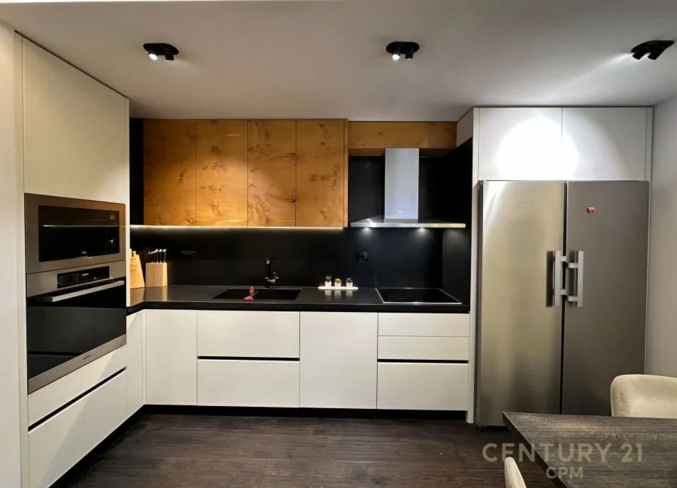 Tirane, jepet me qera apartament 2+1 Kati 4, 100 m² 2.500 € (Myslym Shyri)