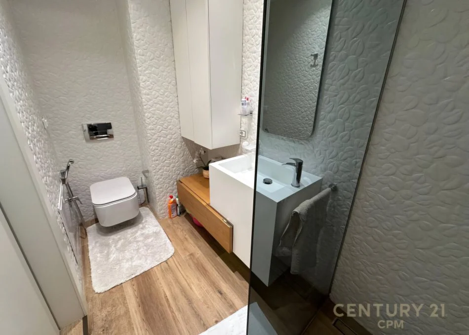 Tirane, jepet me qera apartament 2+1 Kati 4, 100 m² 2.500 € (Myslym Shyri)