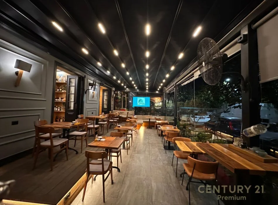 Tirane, shitet bar-resorant Kati 0, 2.000 m² 30.000 € (Sheshi Skënderbej)