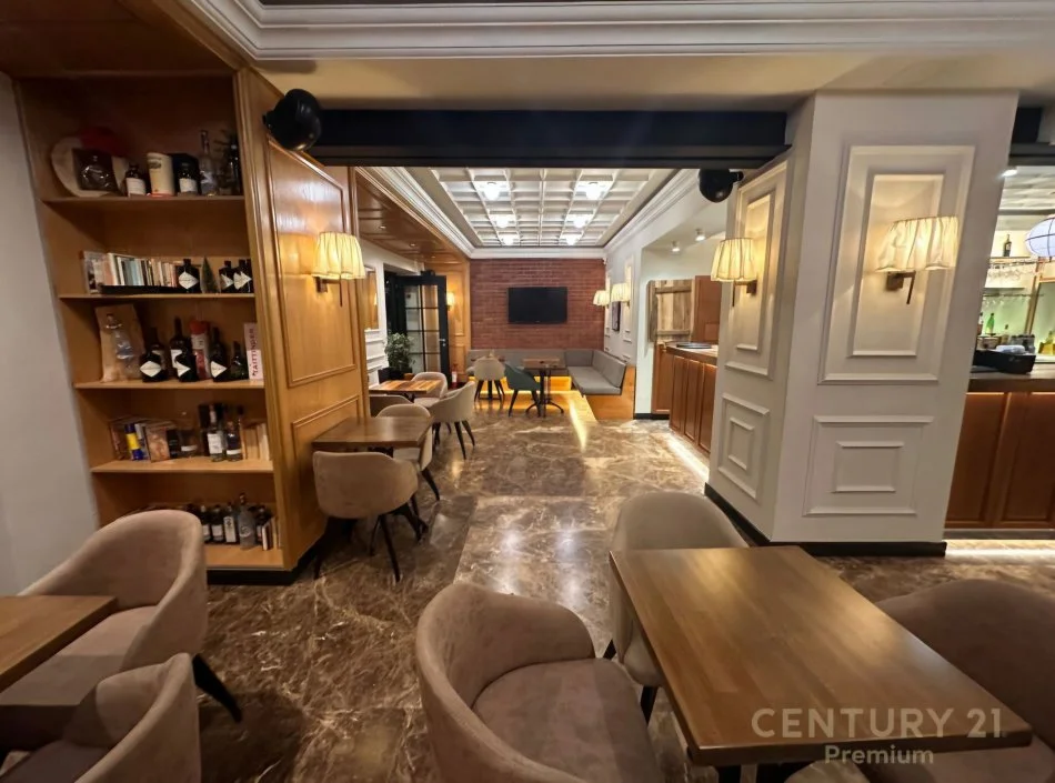 Tirane, shitet bar-resorant Kati 0, 2.000 m² 30.000 € (Sheshi Skënderbej)