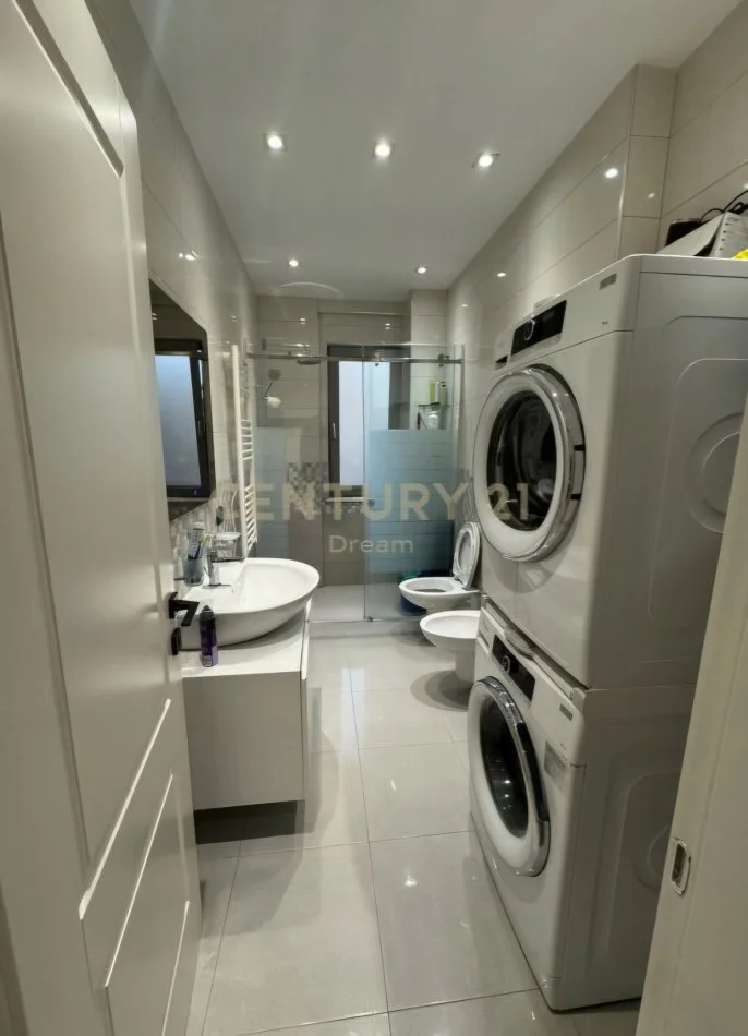 Tirane, shitet apartament 2+1+Ballkon Kati 1, 110 m² 245.000 € (Rruga e Dibrës)