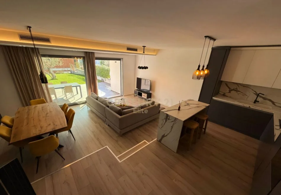 Tirane, jepet me qera Vile 3+1 Kati 2, 260 m² 1.290 € (Mullet)