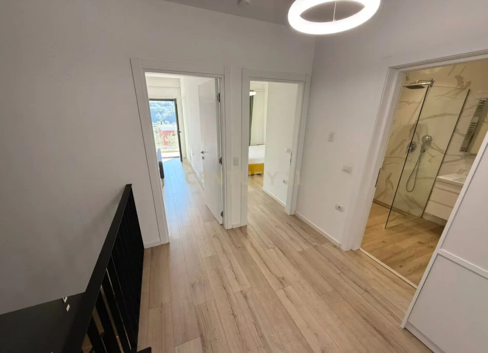 Tirane, jepet me qera Vile 3+1 Kati 2, 260 m² 1.290 € (Mullet)