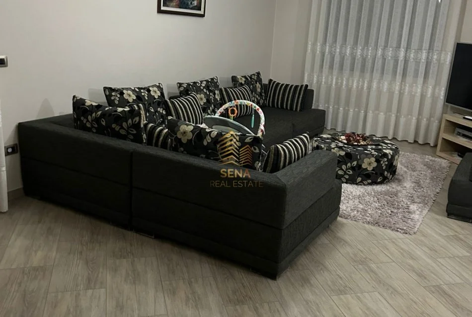 Tirane, jepet me qera Vile 3 Katshe Kati 4, 480 m² 2.700 € (Porcelan)