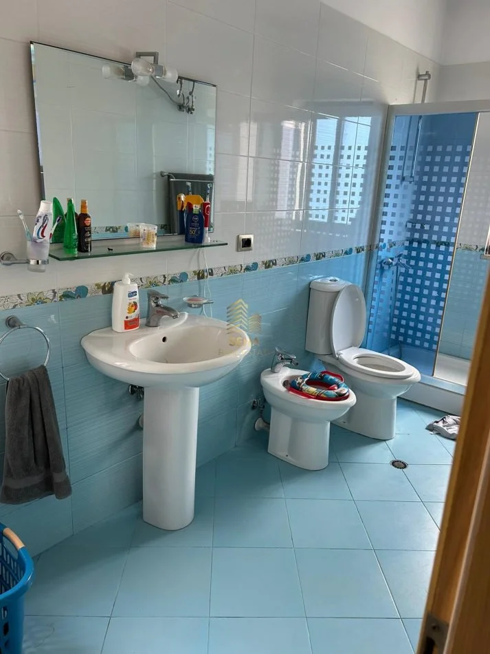 Tirane, jepet me qera Vile 3 Katshe Kati 4, 480 m² 2.700 € (Porcelan)