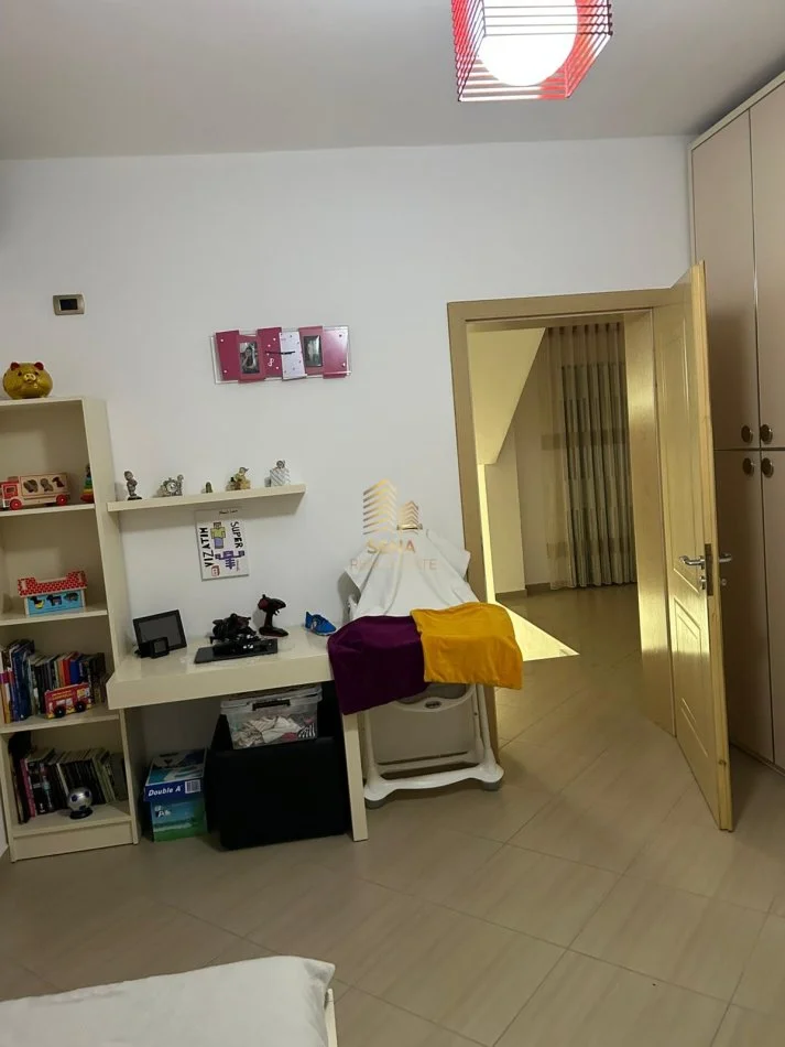 Tirane, jepet me qera Vile 3 Katshe Kati 4, 480 m² 2.700 € (Porcelan)