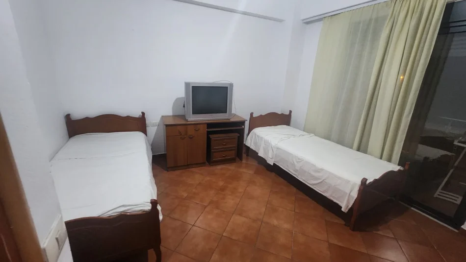 Tirane, jepet me qera apartament 2+1 Kati 1, 100 m² 500 € (Rruga Irfan Tomini)