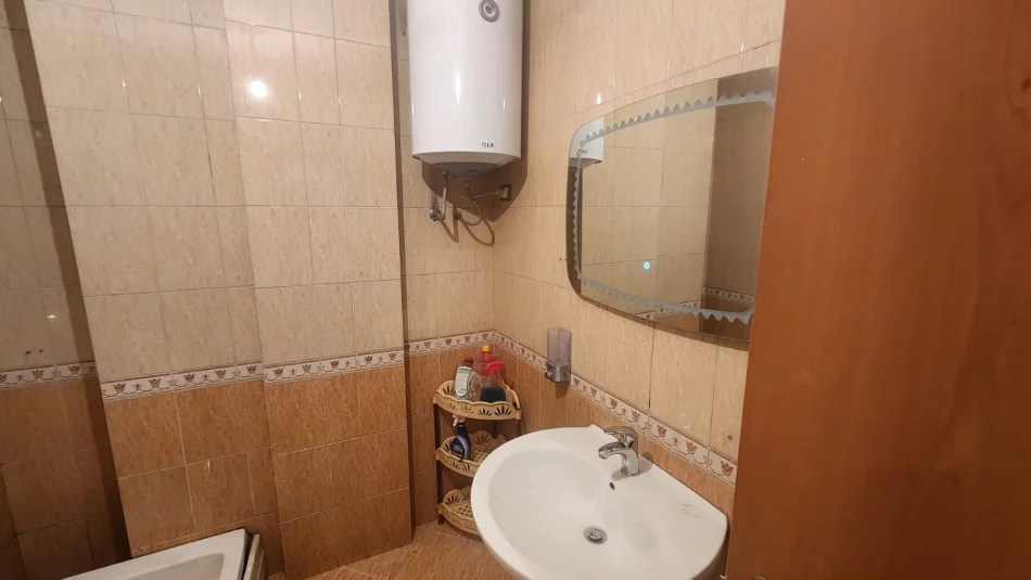 Tirane, jepet me qera apartament 2+1 Kati 1, 100 m² 500 € (Rruga Irfan Tomini)