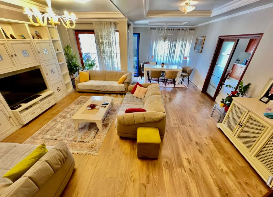 Tirane, shitet apartament+verande | Penthouse 5+1+Ballkon Kati 6, 327 m² 970.000 € (Rruga e Kosovareve)