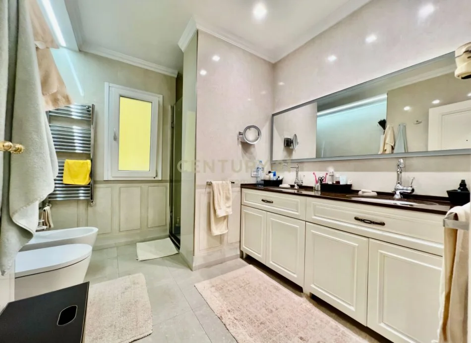 Tirane, shitet apartament+verande | Penthouse 5+1 Kati 6, 329 m² 970.000 € (Rruga e Kosovarëve)