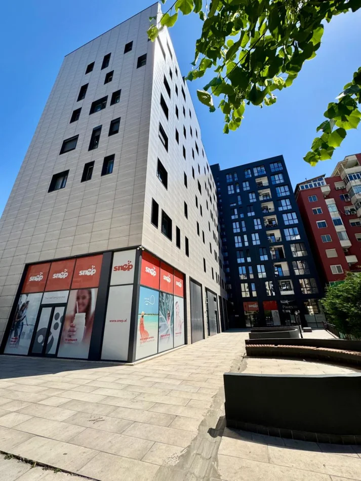 Tirane, jepet me qera apartament 1+1 Kati 3, 650 € (Square 21 , Rruga Sali Butka)