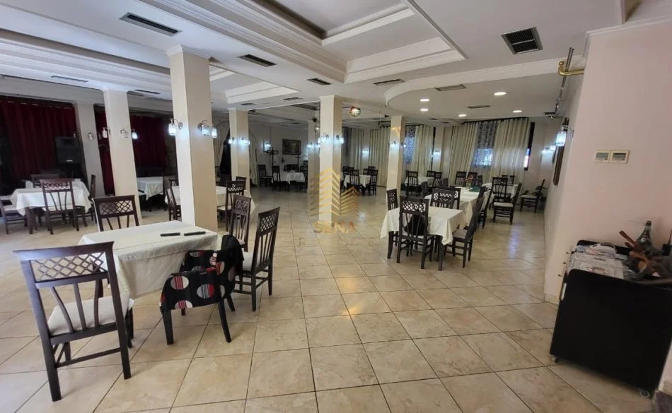 Tirane, jepet me qera lokal Kati 1, 1.100 m² 1.500 € (Kinostudio)