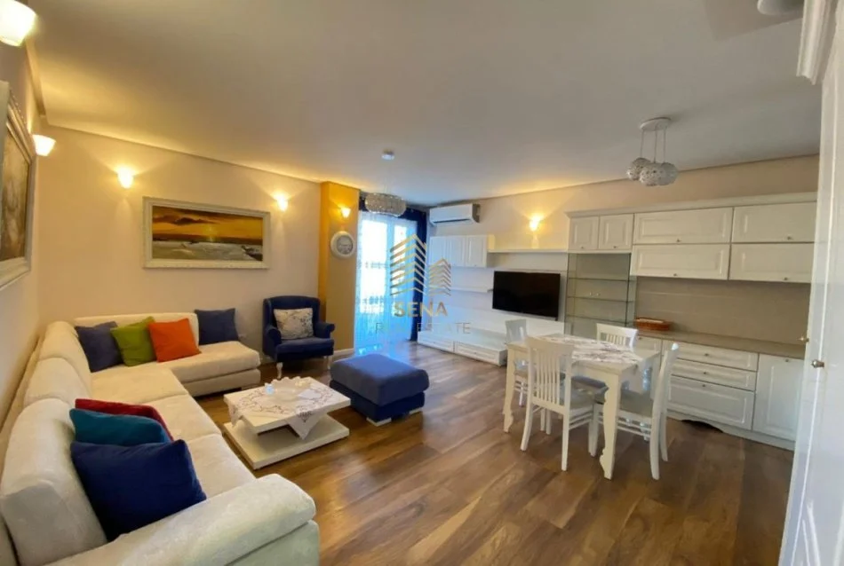 Tirane, shitet apartament 2+1+Ballkon Kati 5, 118 m² 240.000 € (Xhamllik)