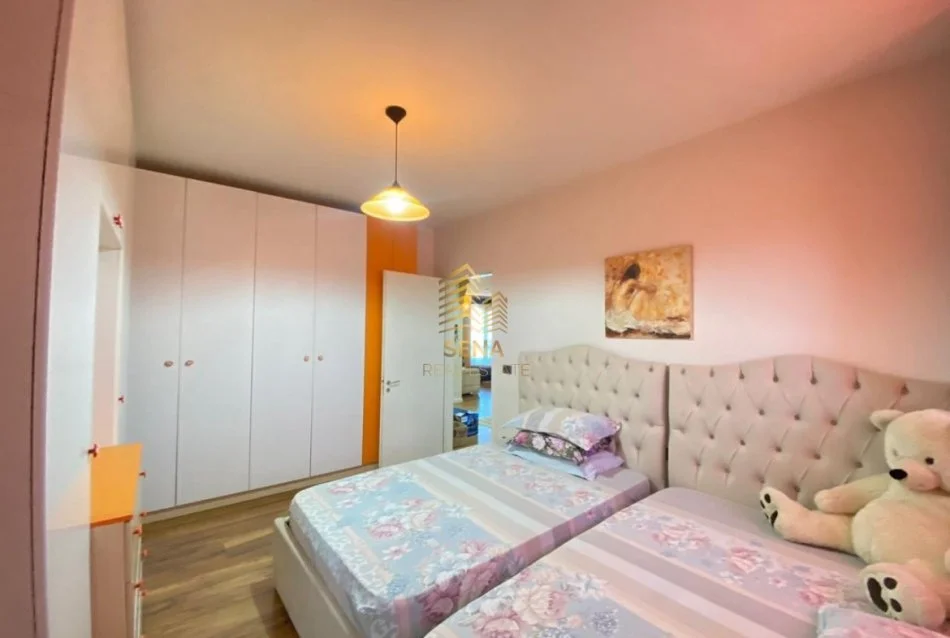 Tirane, shitet apartament 2+1+Ballkon Kati 5, 118 m² 240.000 € (Xhamllik)