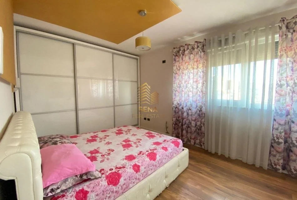 Tirane, shitet apartament 2+1+Ballkon Kati 5, 118 m² 240.000 € (Xhamllik)