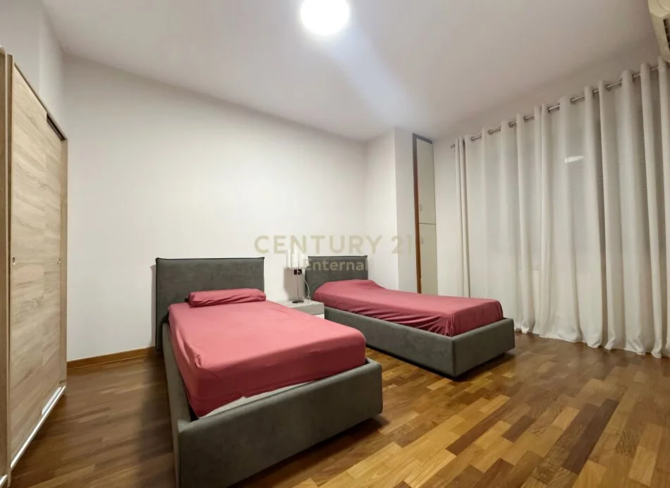 Shqiperi, jepet me qera apartament 3+1+Ballkon Kati 4, 170 m² 1.500 € (Liqeni I Tiranës)