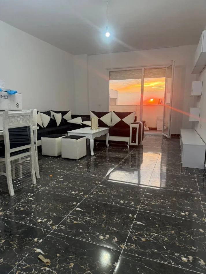 Tirane, jepet me qera apartament 2+1+Ballkon , 110 m² 400 € (Sh54 fresk)