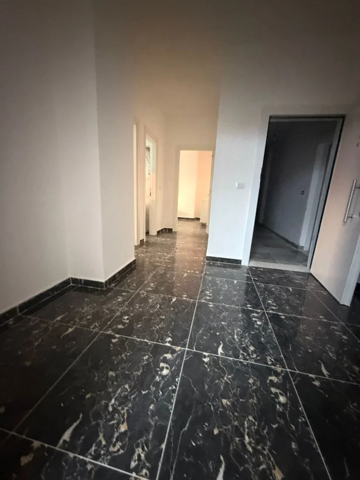 Tirane, jepet me qera apartament 2+1+Ballkon , 110 m² 400 € (Sh54 fresk)