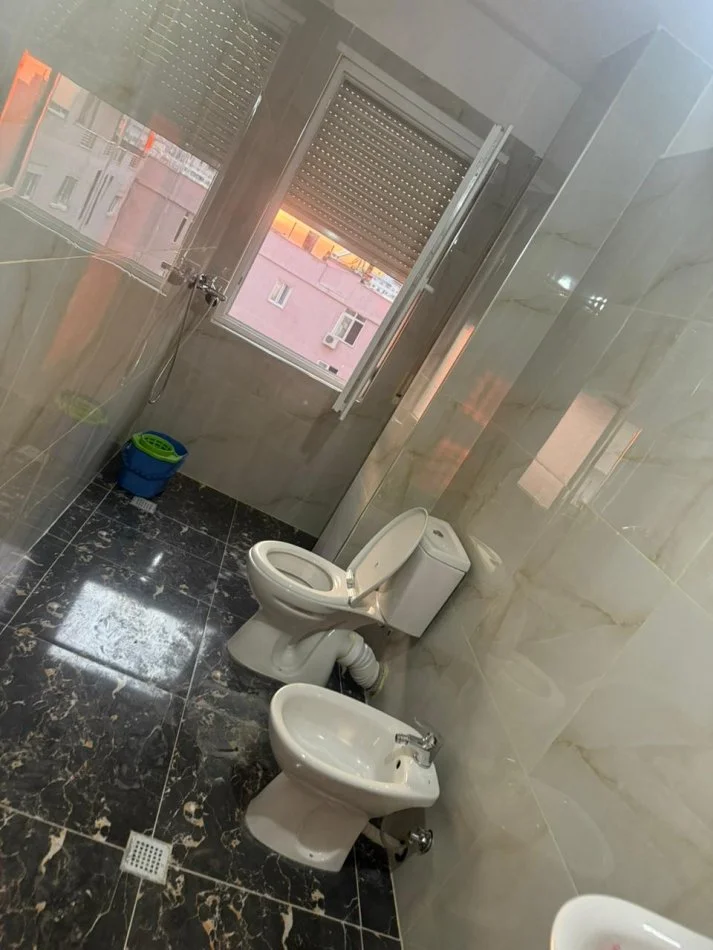 Tirane, jepet me qera apartament 2+1+Ballkon , 110 m² 400 € (Sh54 fresk)