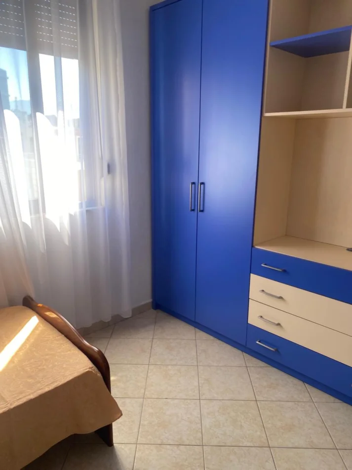 Tirane, jepet me qera apartament 3+1+Ballkon Kati 5, 121 m² 725 € (Rruga Panorama)