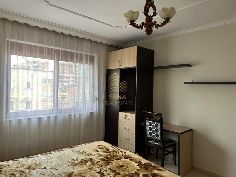 Tirane, jepet me qera apartament 1+1+Ballkon Kati 5, 70 m² 450 € (Rruga Kongresi i Manastirit)
