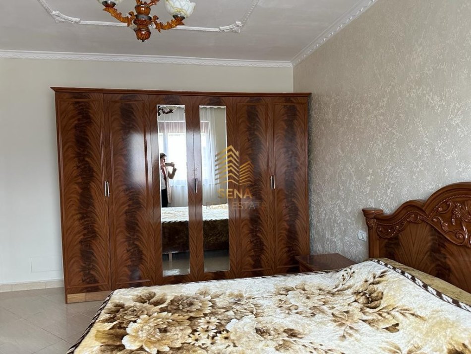 Tirane, jepet me qera apartament 1+1+Ballkon Kati 5, 70 m² 450 € (Rruga Kongresi i Manastirit)
