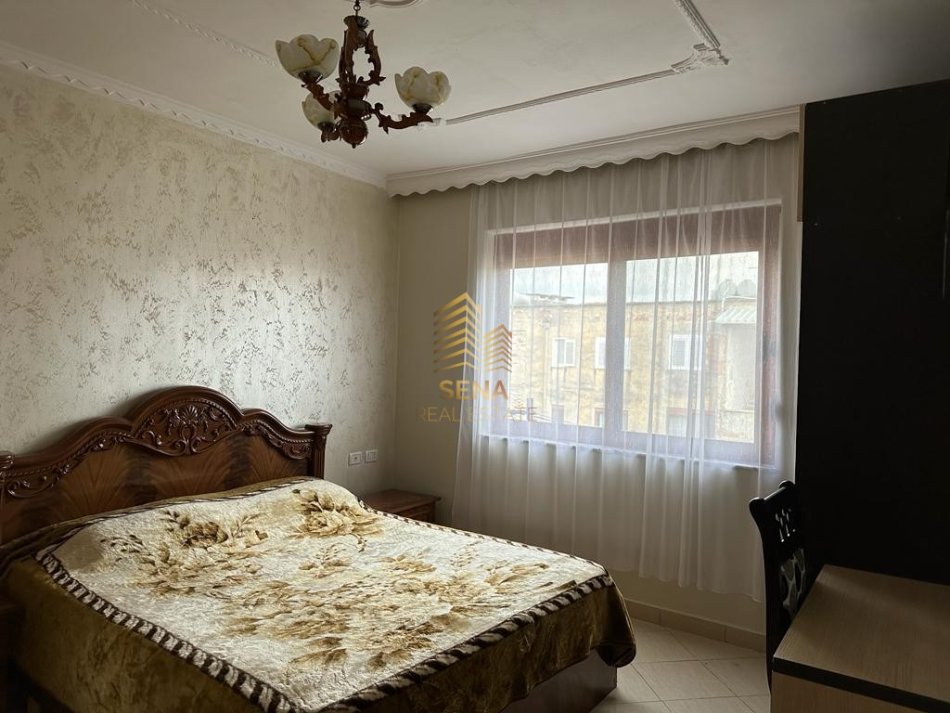Tirane, jepet me qera apartament 1+1+Ballkon Kati 5, 70 m² 450 € (Rruga Kongresi i Manastirit)
