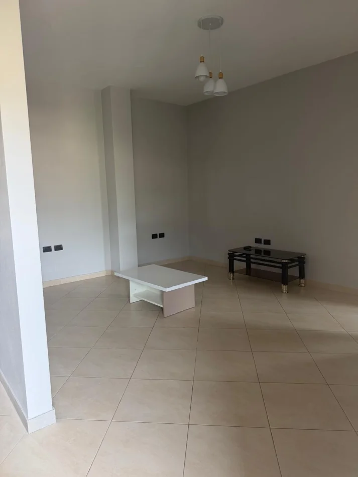 Tirane, jepet me qera apartament 1+1+Ballkon Kati 2, 65 m² 350 € (Komisariati 4)
