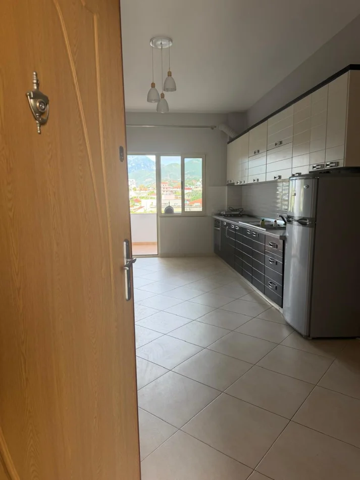 Tirane, jepet me qera apartament 1+1+Ballkon Kati 2, 65 m² 350 € (Komisariati 4)