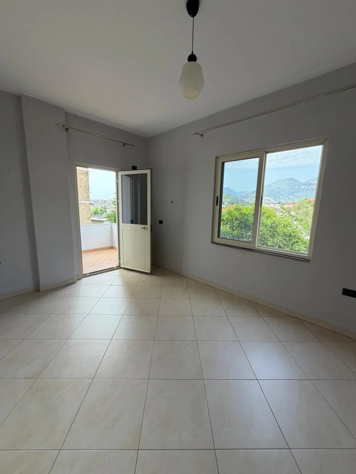 Tirane, jepet me qera apartament 1+1+Ballkon Kati 2, 65 m² 350 € (Komisariati 4)