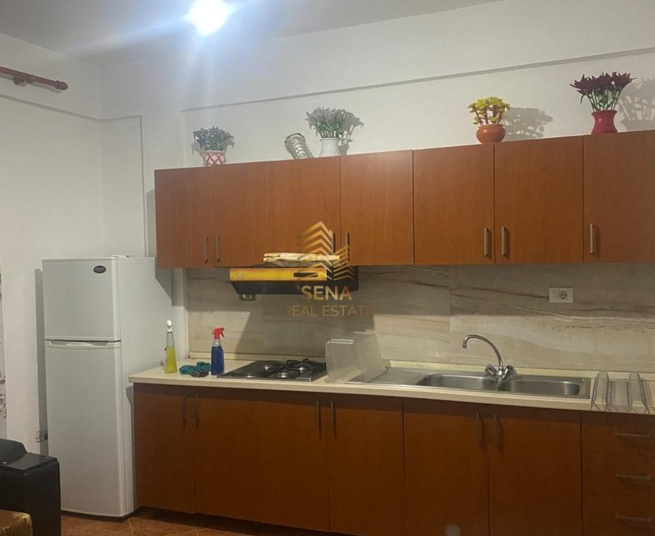 Tirane, jepet me qera shtepi 2+1 Kati 2, 75 m² 350 € (Pranë shkollës Kiço Blushi)