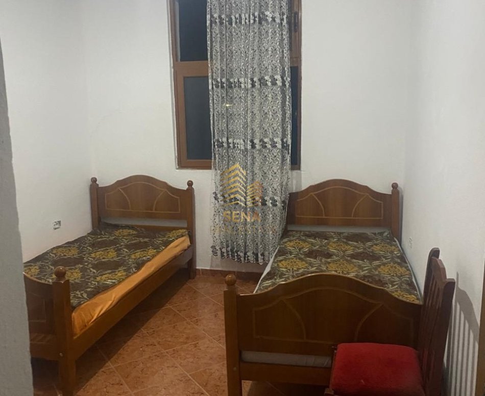 Tirane, jepet me qera shtepi 2+1 Kati 2, 75 m² 350 € (Pranë shkollës Kiço Blushi)