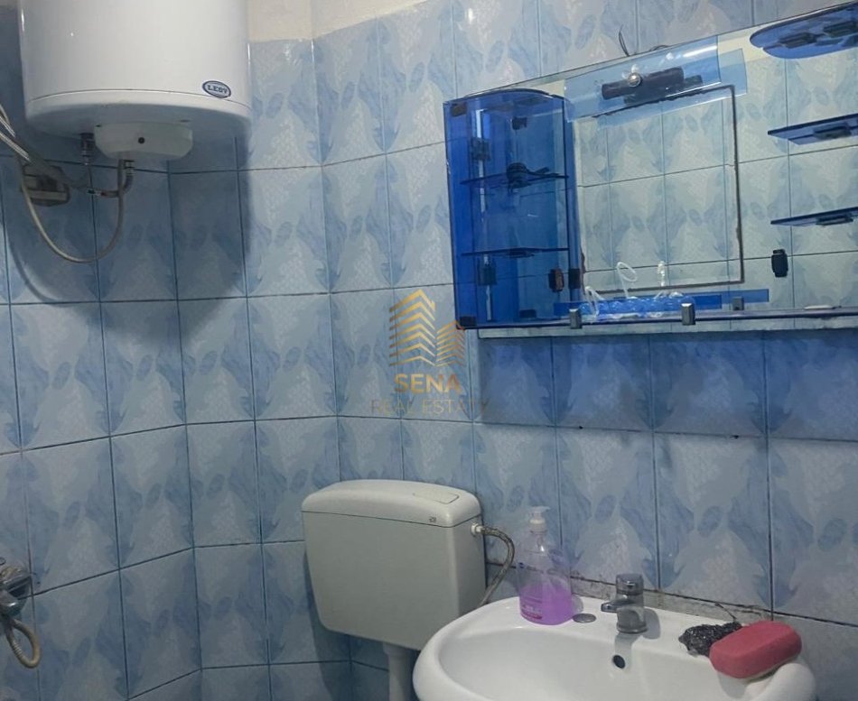 Tirane, jepet me qera shtepi 2+1 Kati 2, 75 m² 350 € (Pranë shkollës Kiço Blushi)