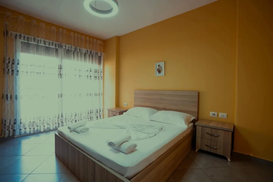 Tirane, jepet me qera apartament 1+1+Ballkon Kati 5, 75 m² 600 € (Jordan Misja)