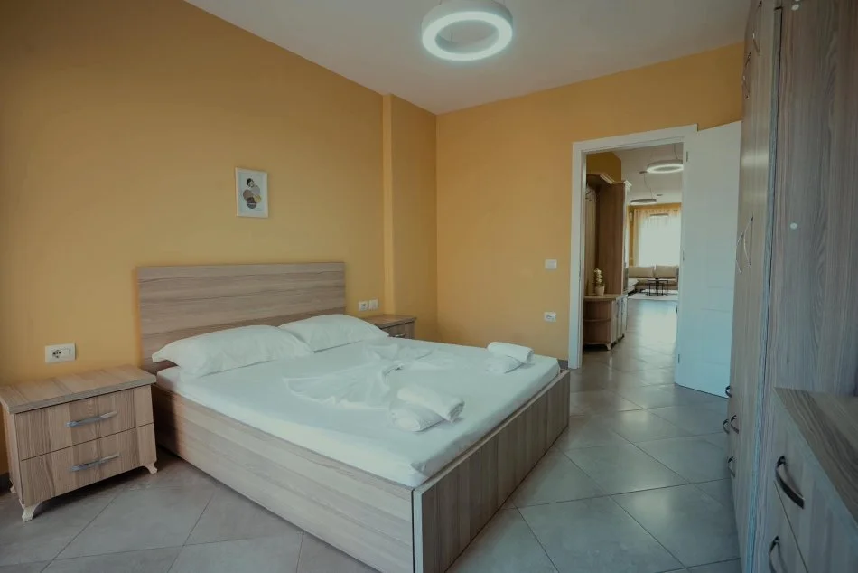 Tirane, jepet me qera apartament 1+1+Ballkon Kati 5, 75 m² 600 € (Jordan Misja)