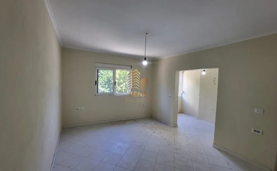 Durres, shitet apartament 1+1+Ballkon Kati 1, 57 m² 67.000 € (Durres,Rruga Agimi)