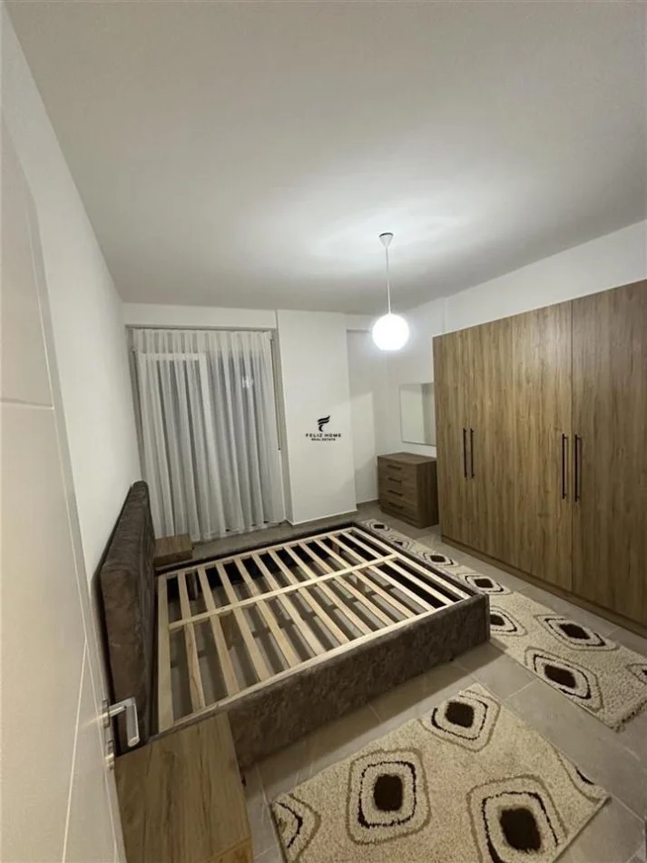 Tirane, jepet me qera apartament 1+1+Ballkon Kati 9, 75 m² 400 € (Bulevardi Kashar)