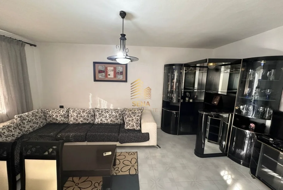Tirane, jepet me qera apartament 1+1 Kati 5, 70 m² 400 € (Rruga Bardhyl - bar Oslo)