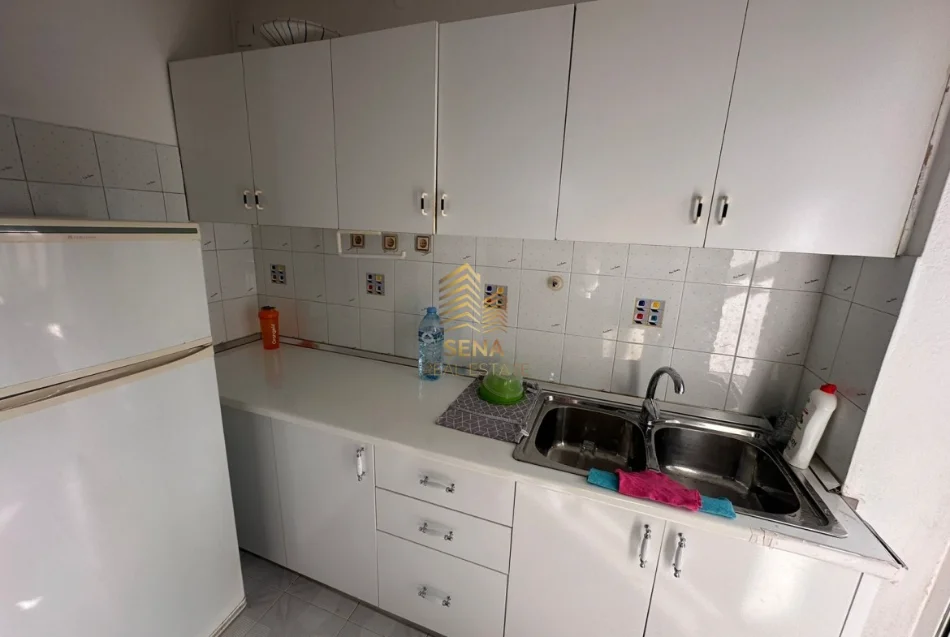 Tirane, jepet me qera apartament 1+1 Kati 5, 70 m² 400 € (Rruga Bardhyl - bar Oslo)