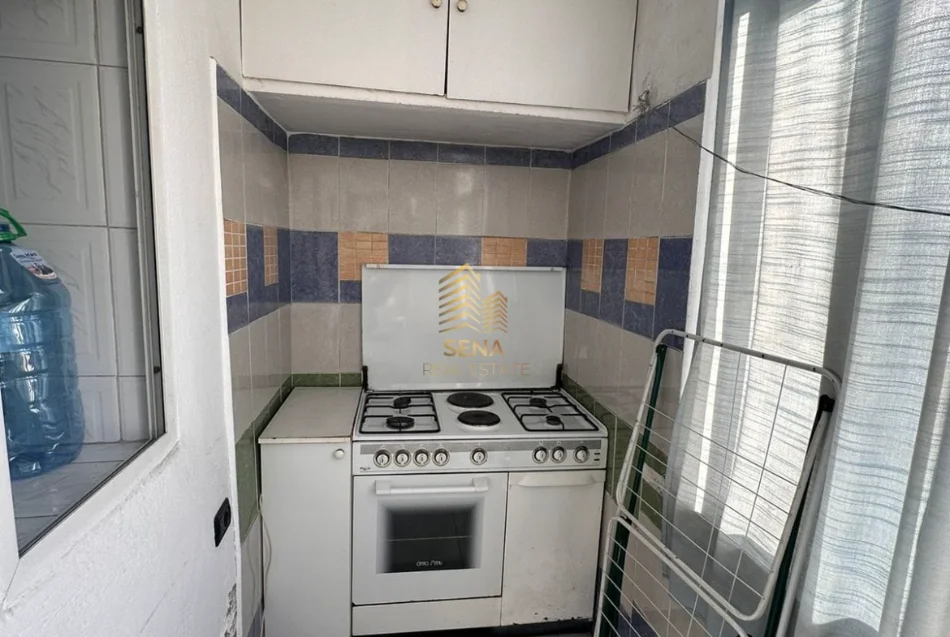 Tirane, jepet me qera apartament 1+1 Kati 5, 70 m² 400 € (Rruga Bardhyl - bar Oslo)