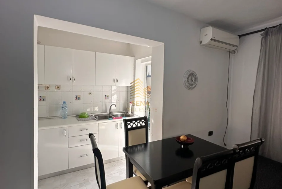 Tirane, jepet me qera apartament 1+1 Kati 5, 70 m² 400 € (Rruga Bardhyl - bar Oslo)