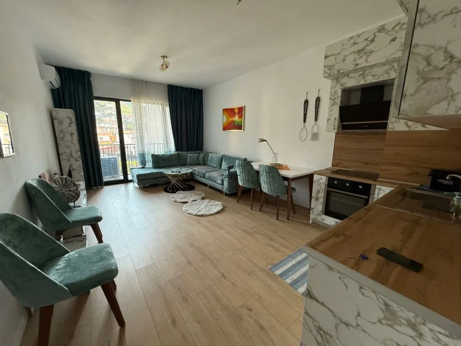 Tirane, jepet me qera apartament 1+1+Ballkon Kati 2, 70 m² 450 € (American 3)