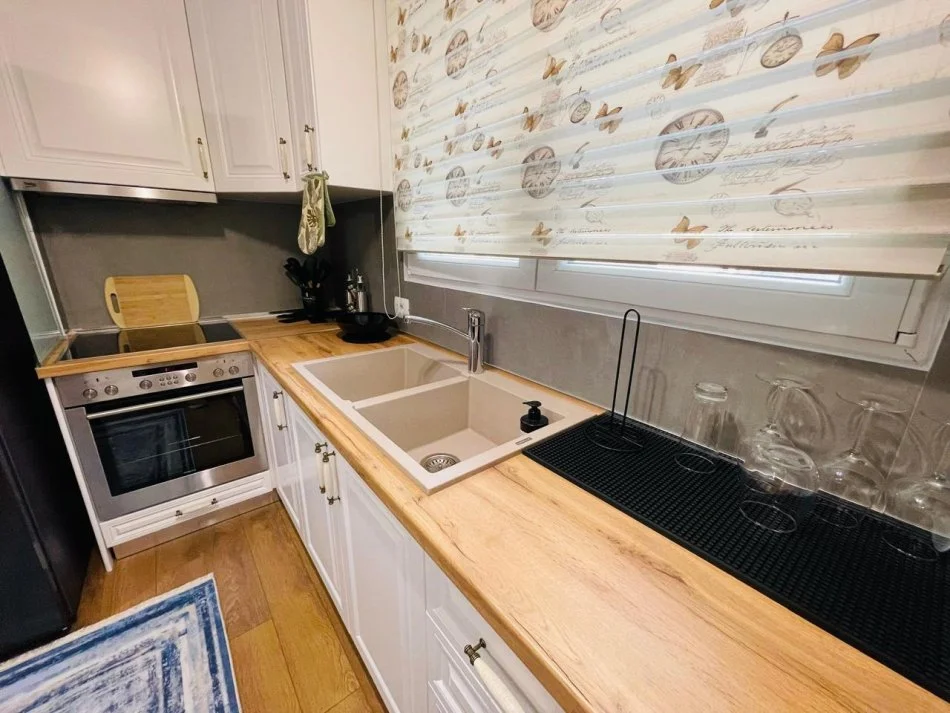 Tirane, jepet me qera apartament 1+1+Ballkon Kati 1, 56 m² 600 € (Petro Nini Luarasi Shkolla Baletit)