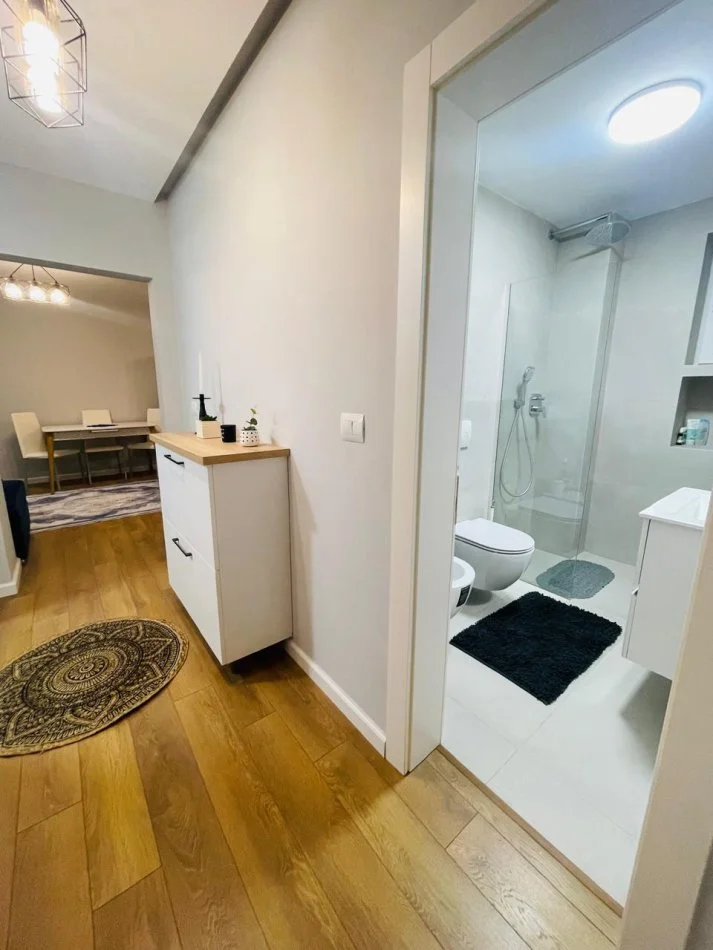 Tirane, jepet me qera apartament 1+1+Ballkon Kati 1, 56 m² 600 € (Petro Nini Luarasi Shkolla Baletit)