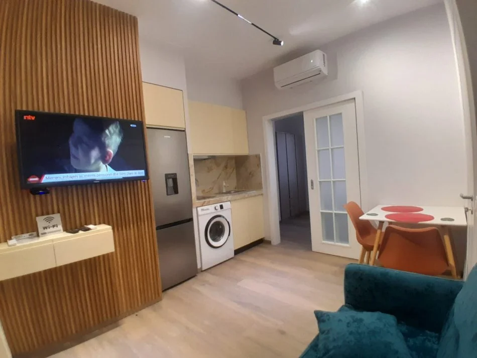 Tirane, jepet me qera apartament 1+1 Kati 8, 40 m² 500 € (Pran 21 Dhjetorit)