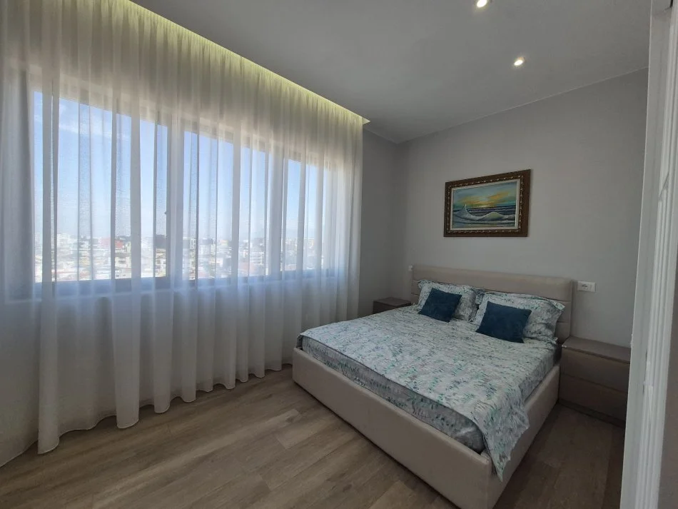 Tirane, jepet me qera apartament 1+1 Kati 8, 42 m² 501 € (Pran 21 Dhjetori Rruga Muhamet Gjollesha)