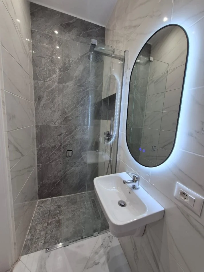Tirane, jepet me qera apartament 1+1 Kati 8, 40 m² 500 € (Pran 21 Dhjetorit)